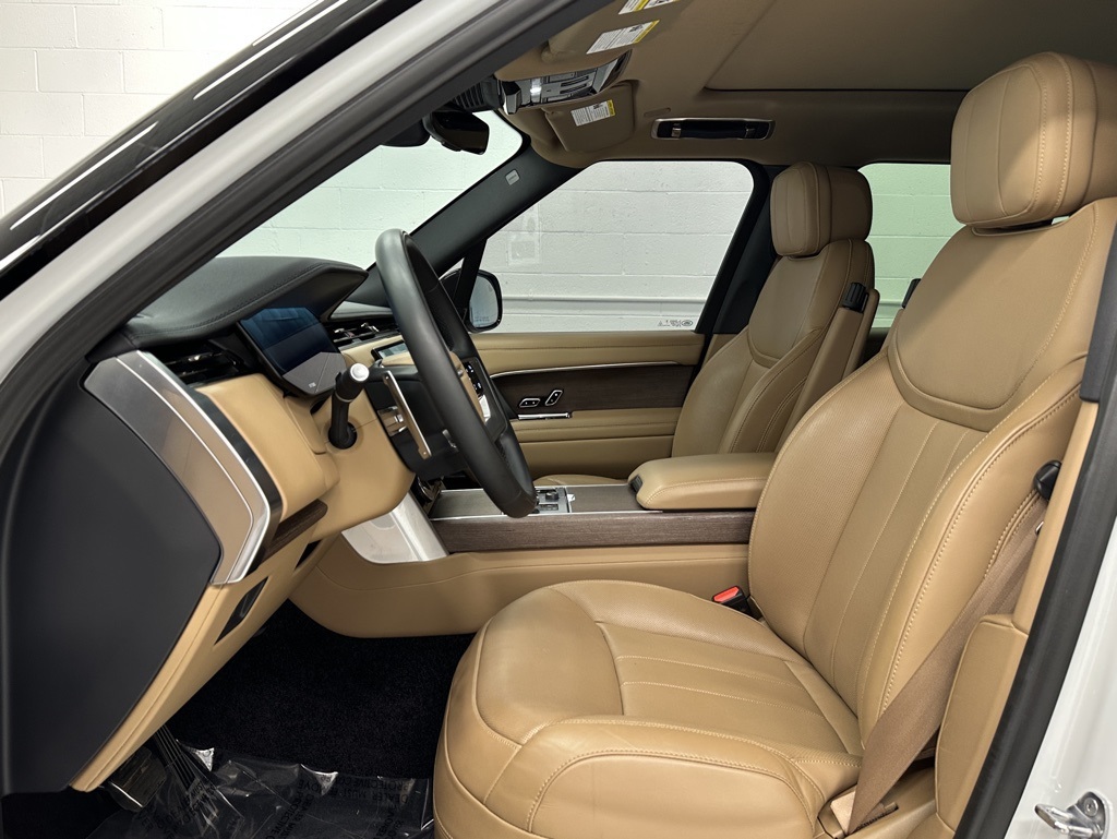 2023 Land Rover Range Rover SE photo 10