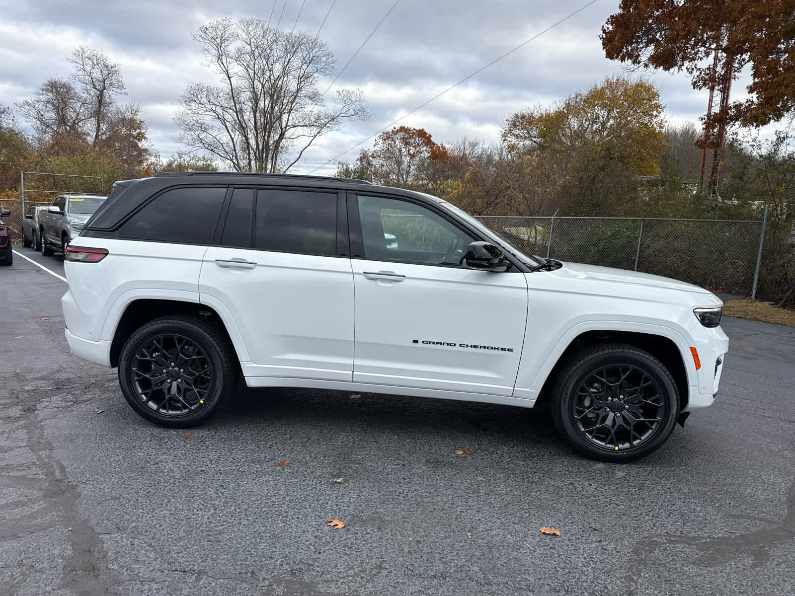 2025 Jeep Grand Cherokee Summit photo 2
