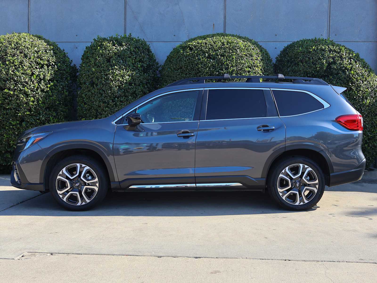 2025 Subaru Ascent Limited photo 4