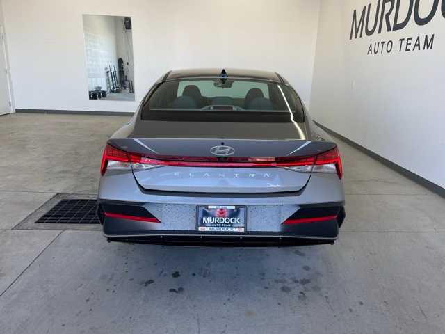 2024 Hyundai Elantra SEL Convenience photo 4