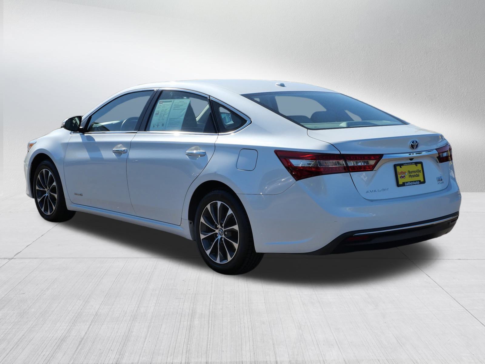 2018 Toyota Avalon Hybrid XLE Premium photo 4