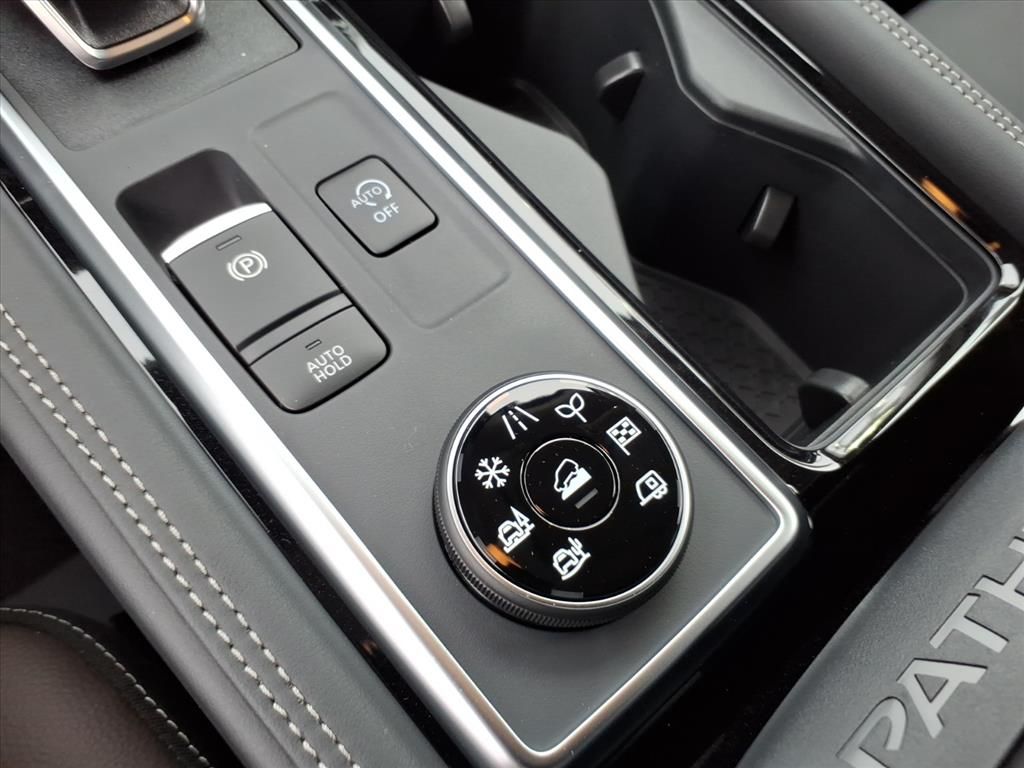 2025 Nissan Pathfinder Platinum photo 20