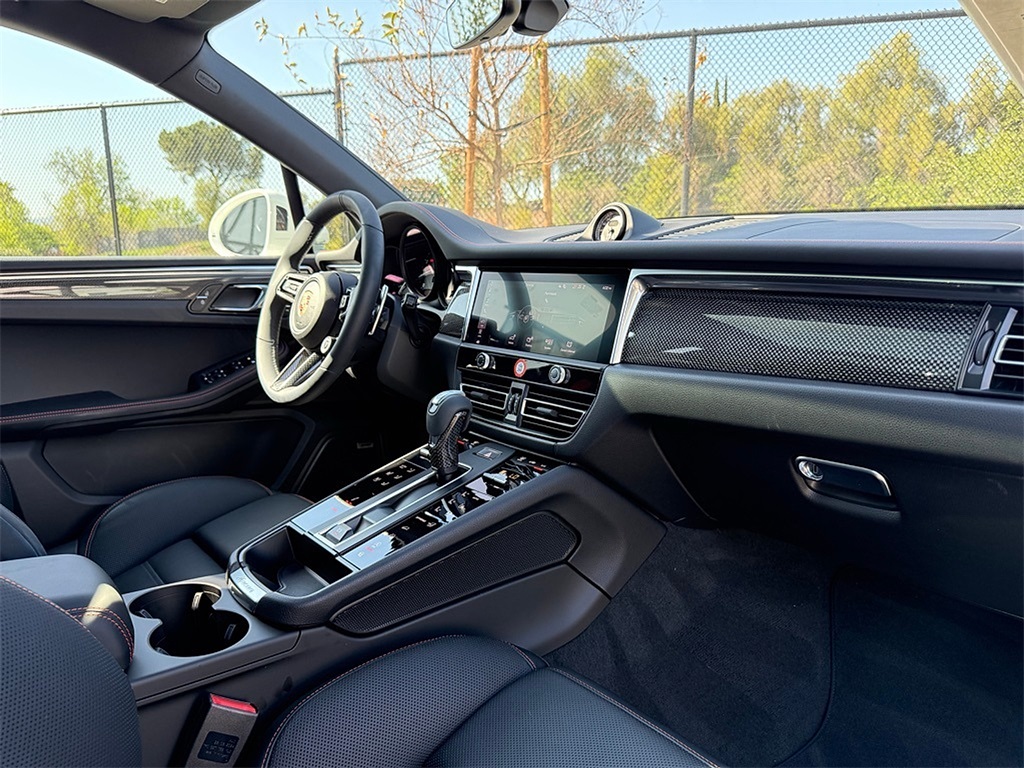 2025 Porsche Macan GTS photo 23