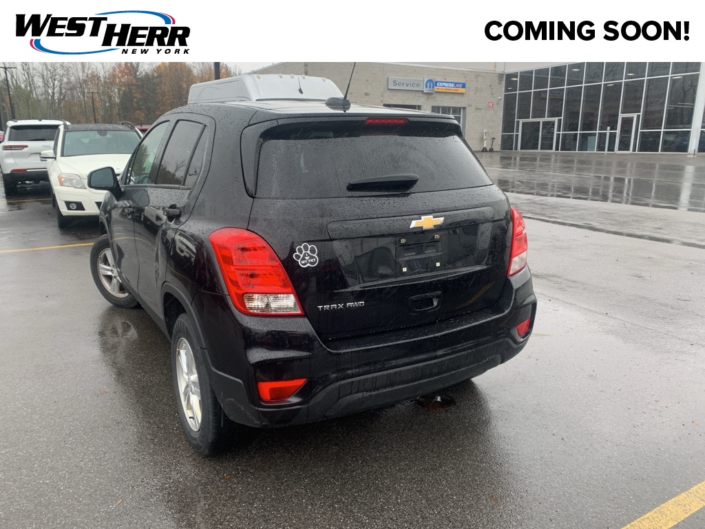 2022 Chevrolet Trax LS photo 3