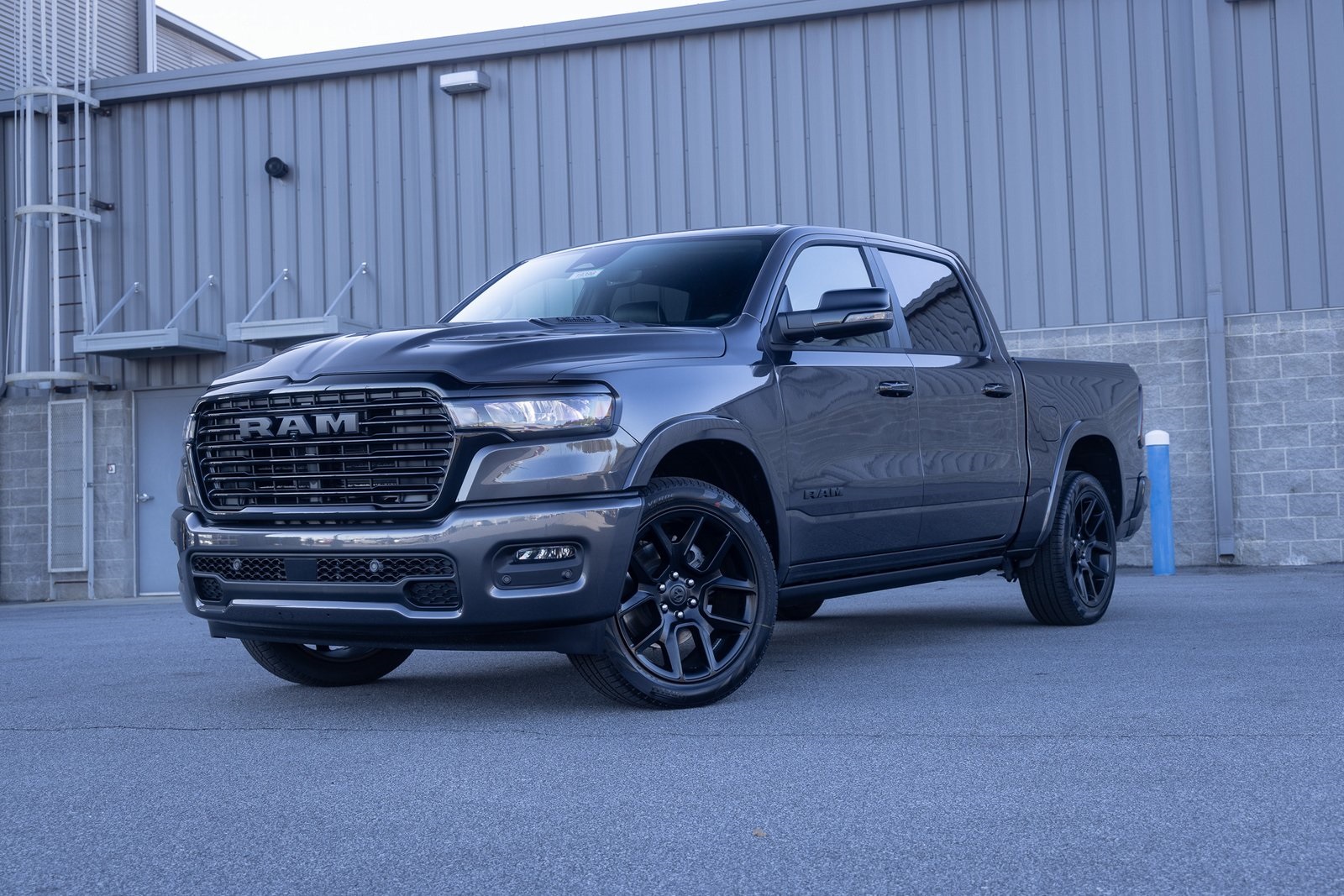 2026 RAM Ram 1500 Pickup Laramie's photo