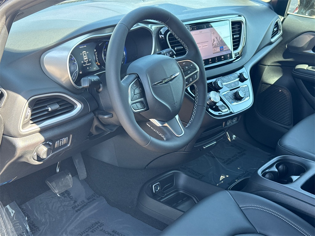 2025 Chrysler Voyager LX photo 25