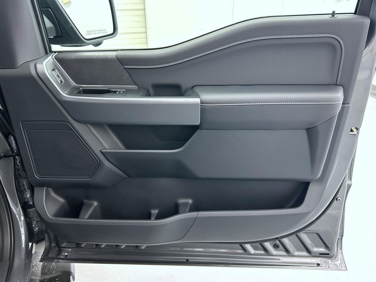 2025 Ford F-150 XLT photo 16