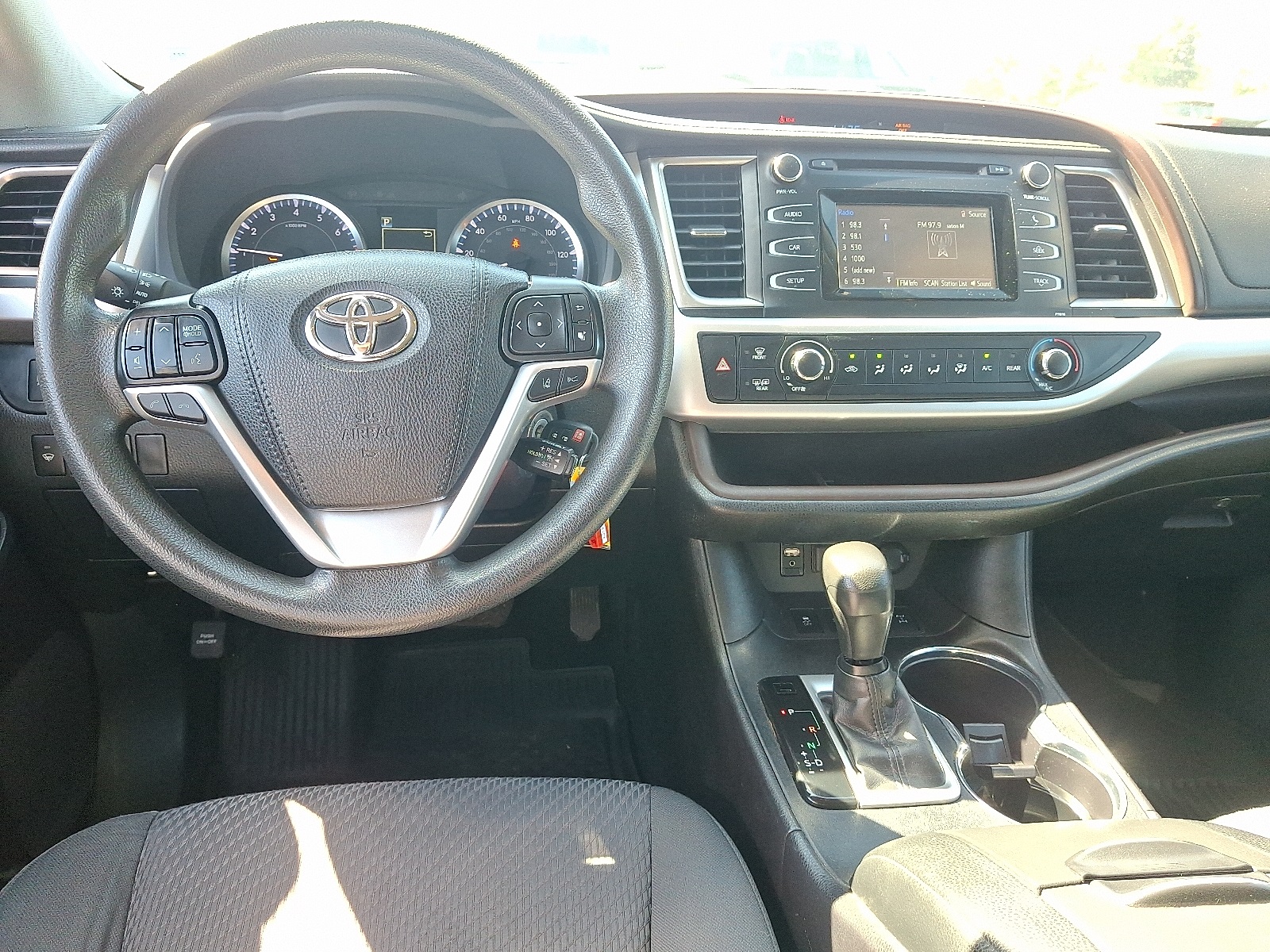 2019 Toyota Highlander LE photo 13