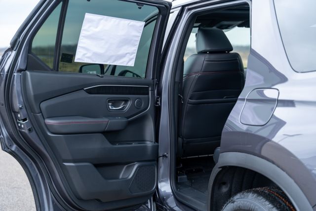 2025 Honda Pilot Black Edition photo 19