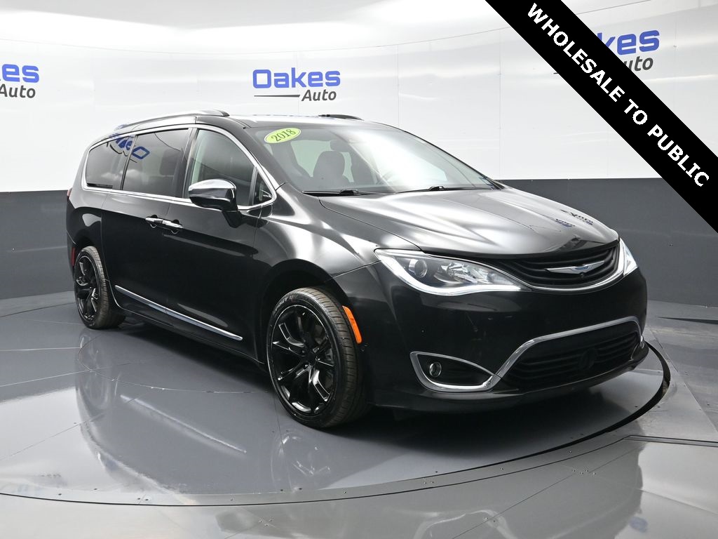 2018 Chrysler Pacifica Hybrid Limited's photo