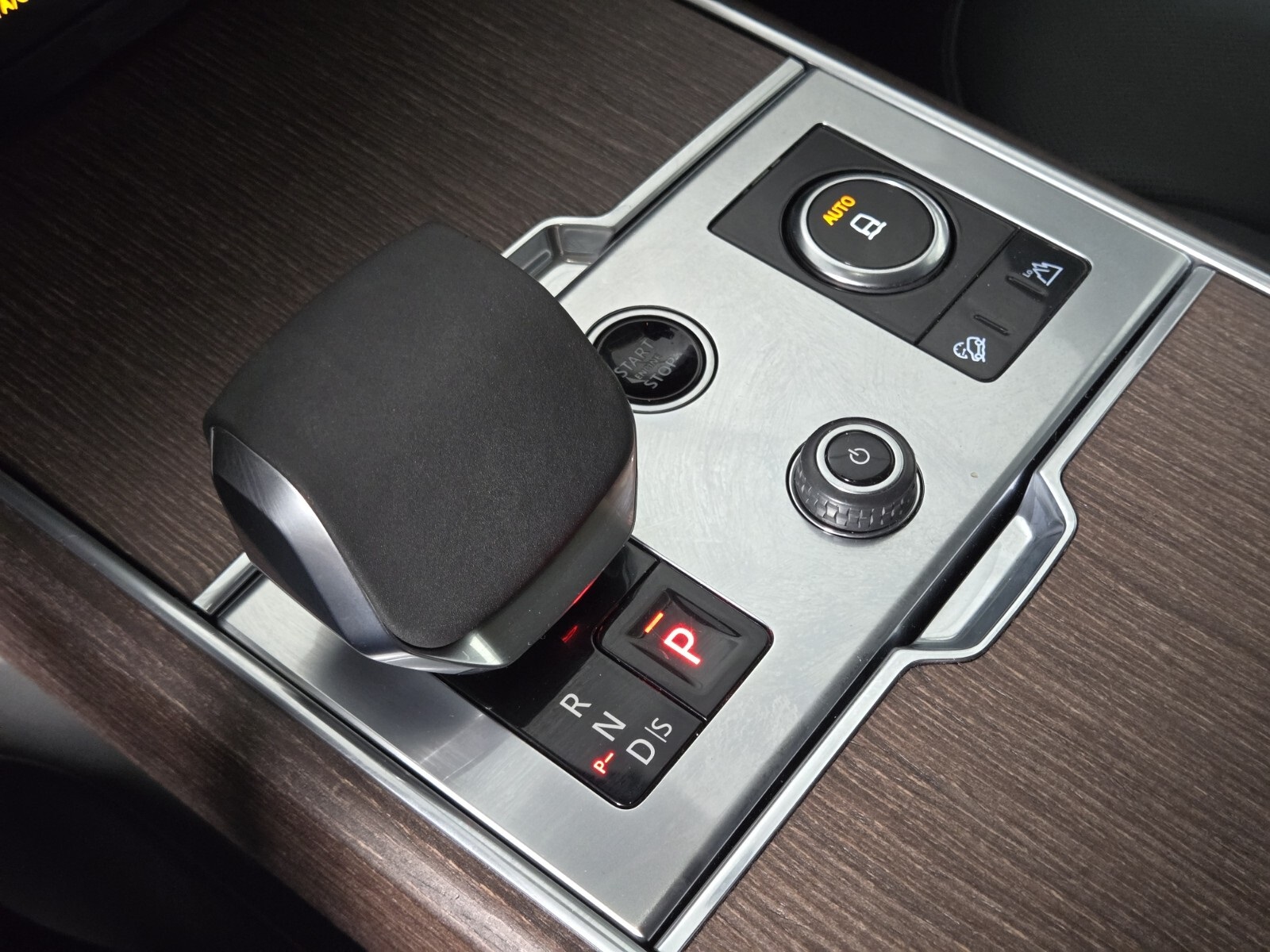 2023 Land Rover Range Rover SE photo 26