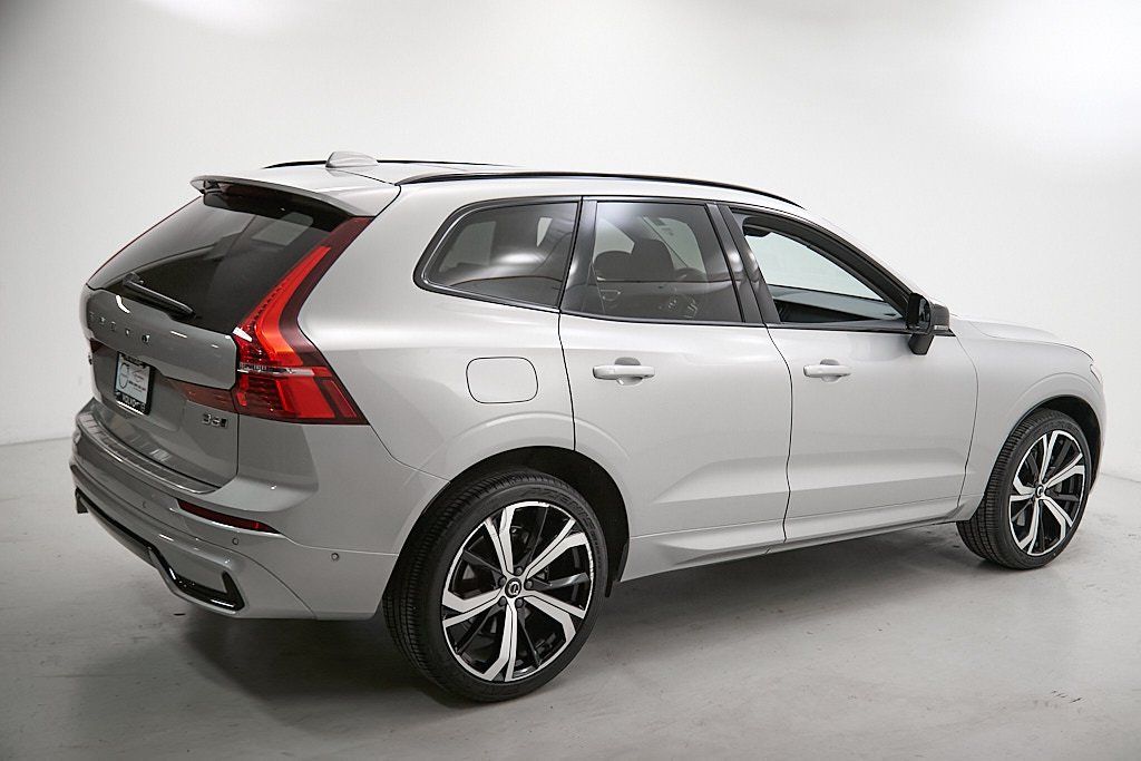 2023 VOLVO XC60 - Image 8