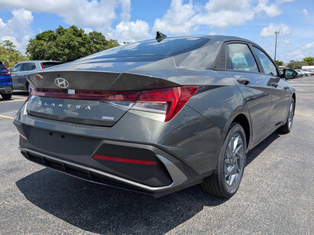 2025 Hyundai Elantra Hybrid photo 4