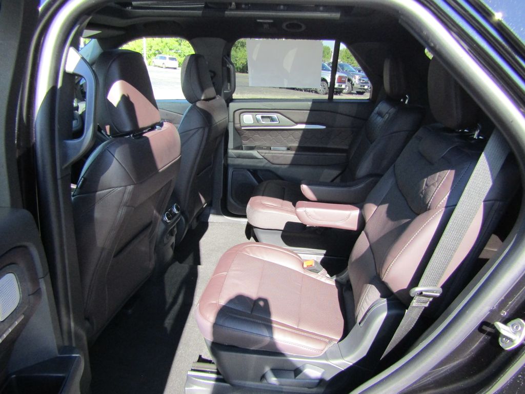 2025 Ford Explorer Platinum photo 11