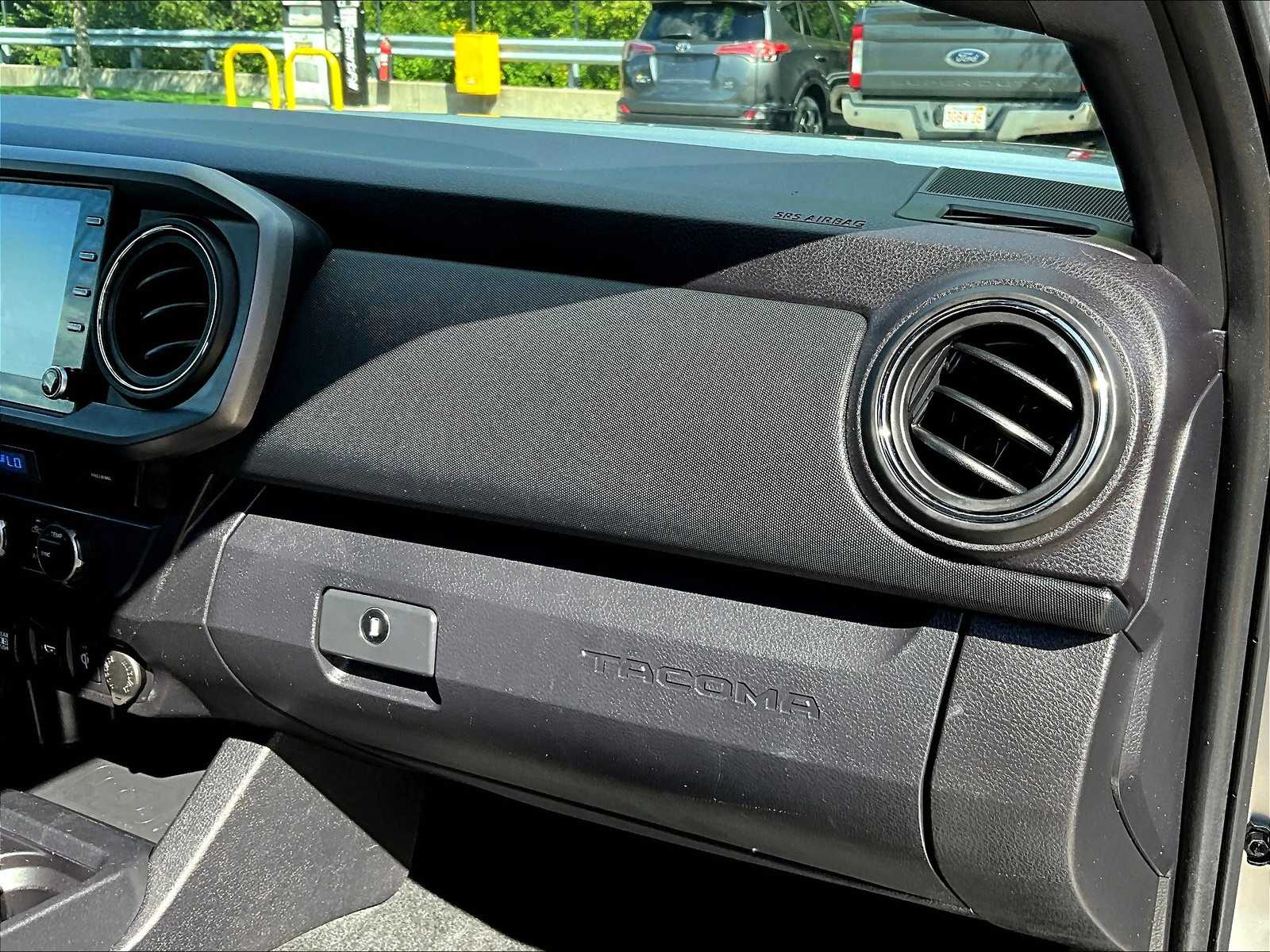 2023 Toyota Tacoma TRD photo 13