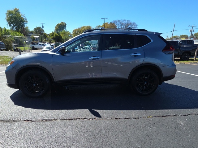 2018 Nissan Rogue SV photo 2
