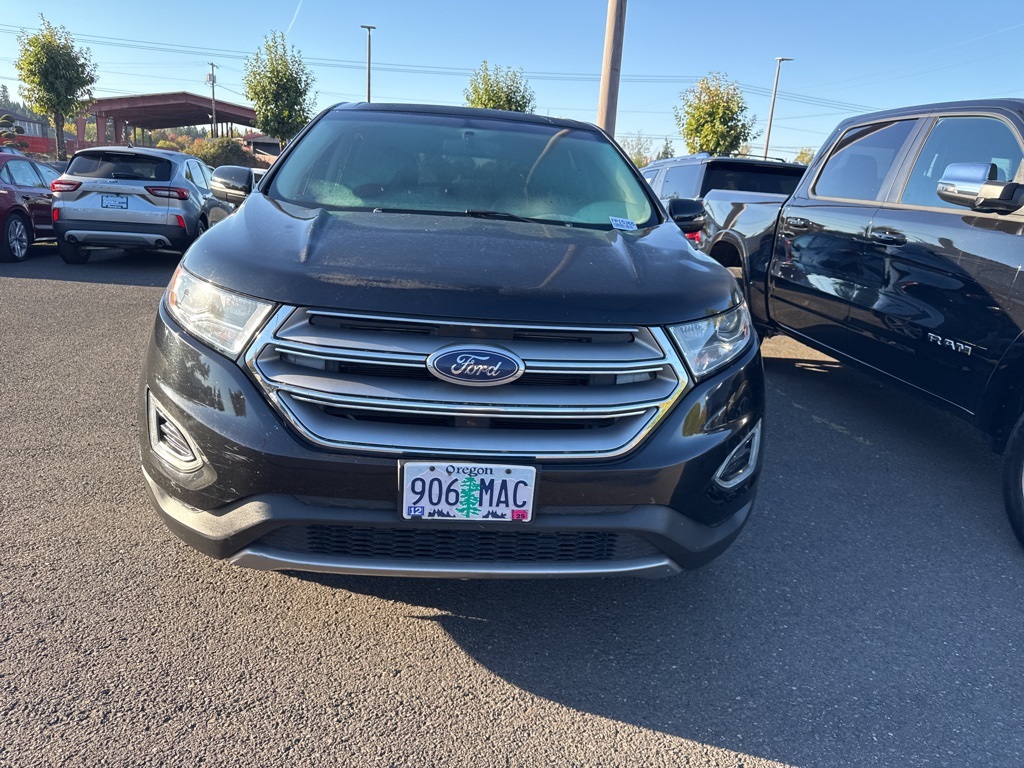2016 Ford Edge Titanium photo 2