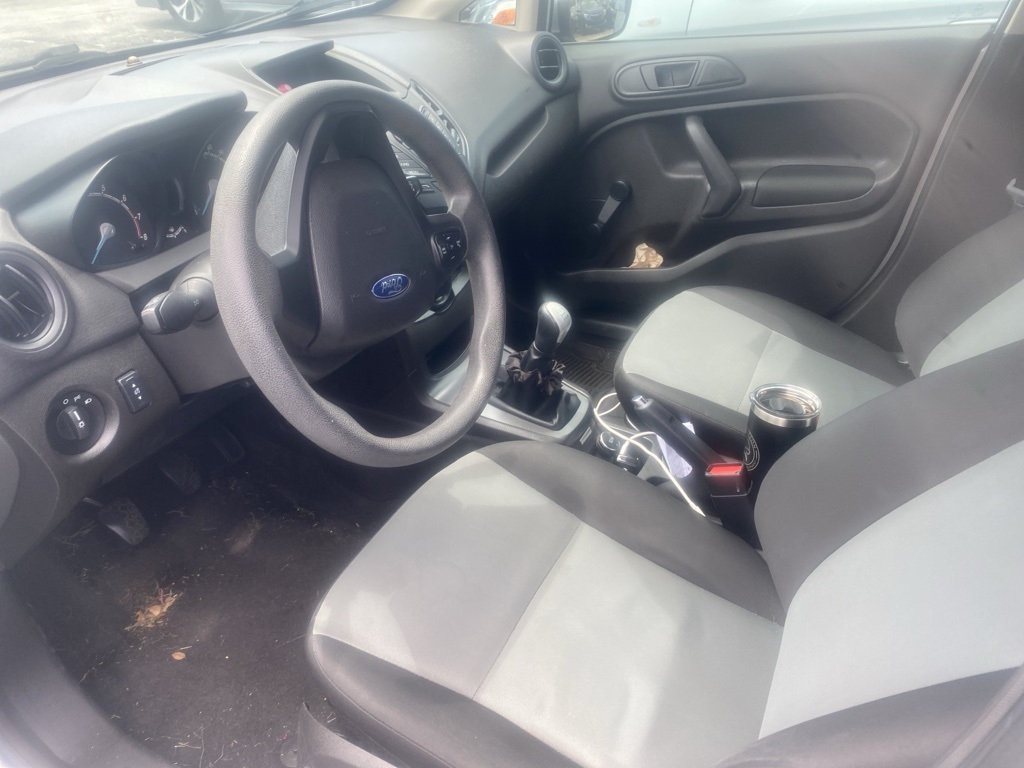2016 Ford Fiesta S photo 3