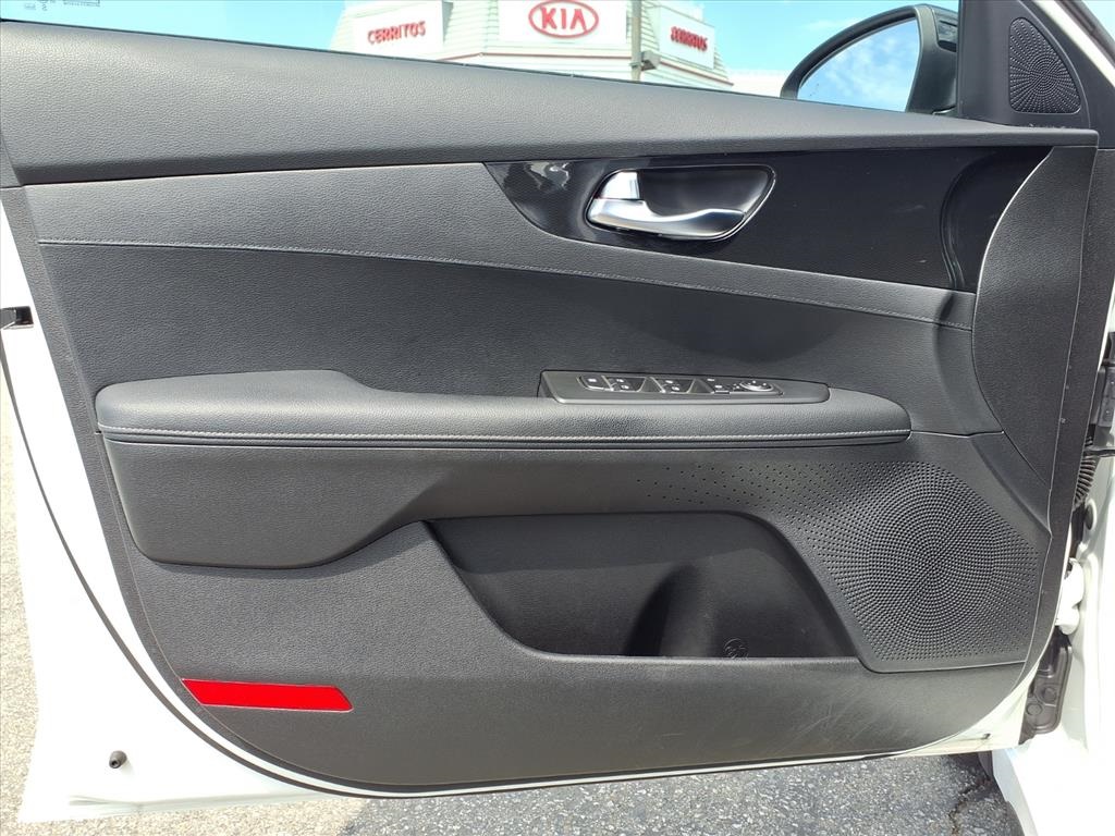 2023 Kia Forte GT-Line photo 22