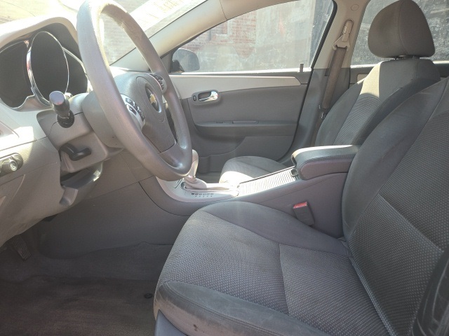 2010 Chevrolet Malibu LS photo 4