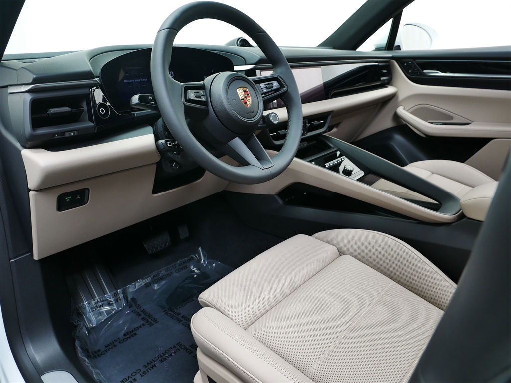 2025 Porsche Macan Electric 4 photo 4