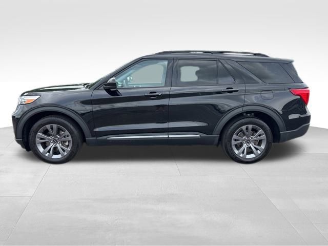 2023 Ford Explorer XLT photo 2