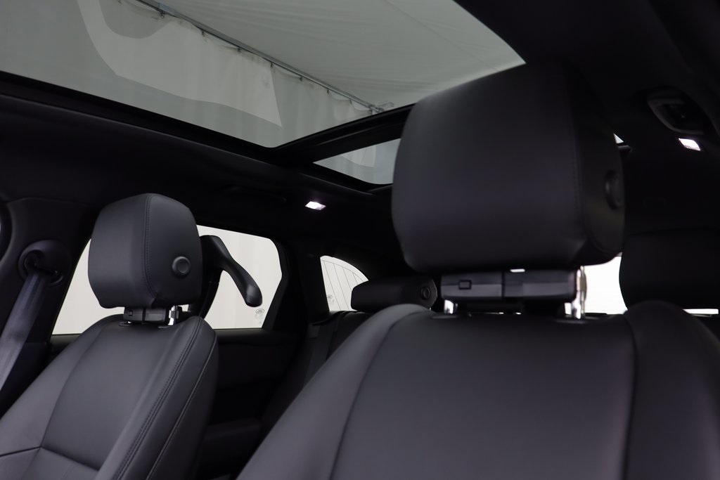 2026 Land Rover Range Rover Velar SE photo 10
