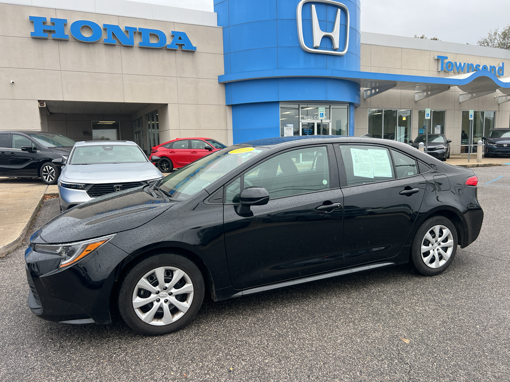 2025 Toyota Corolla LE's photo