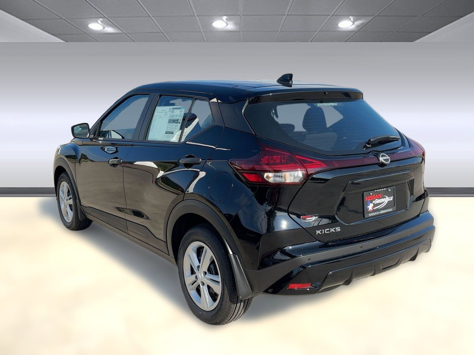 2025 Nissan Kicks Play S photo 3