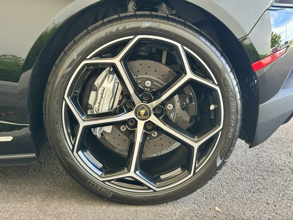 2020 Lamborghini Huracan Evo Base photo 17