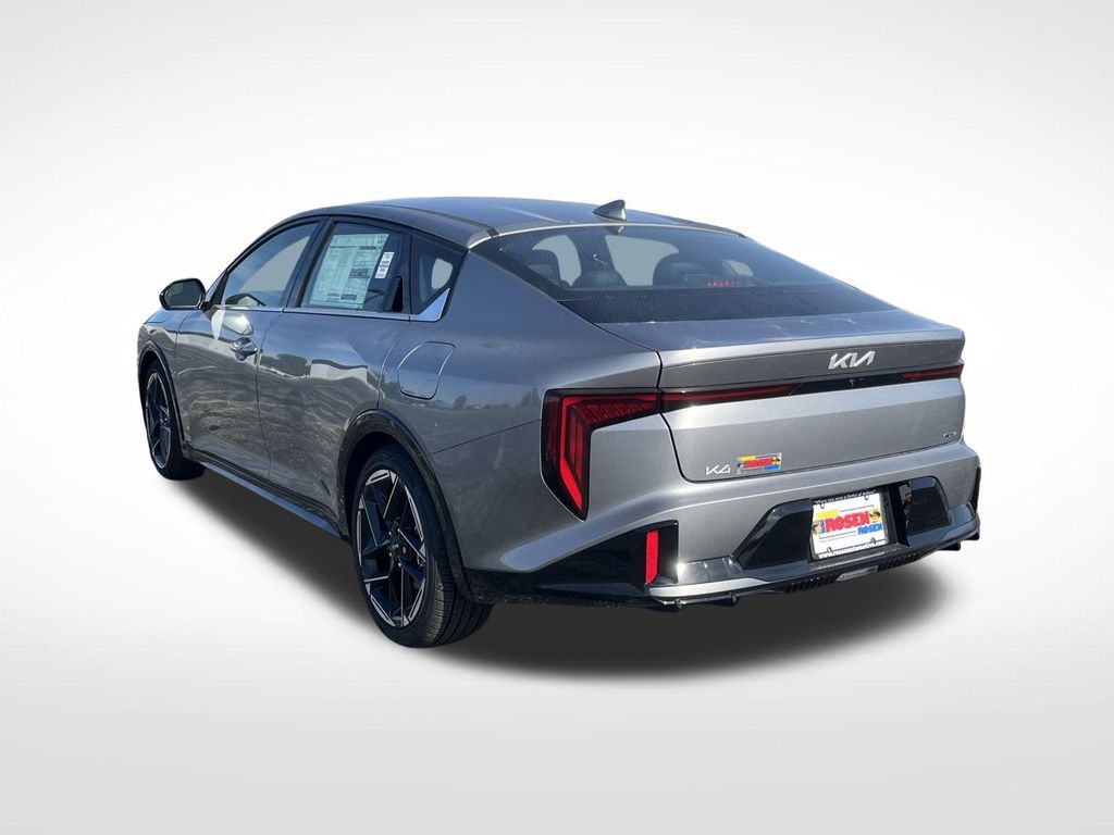2025 Kia K4 GT-Line photo 2