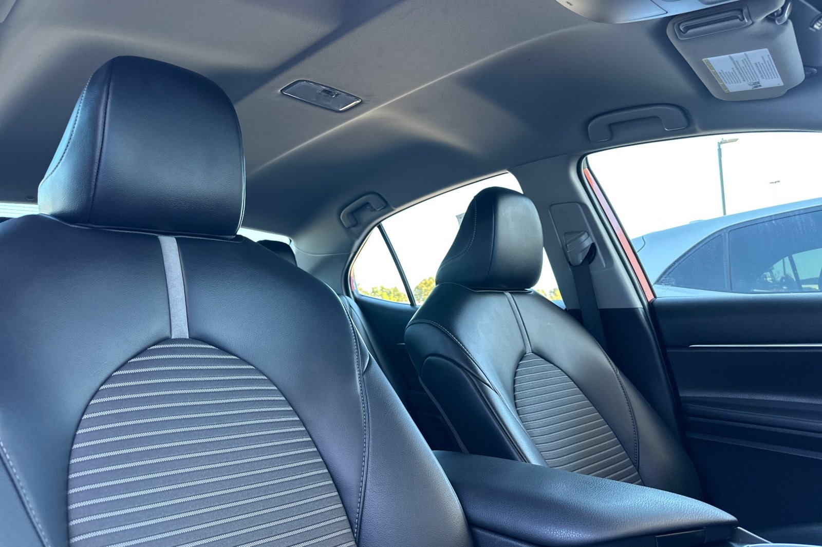 2020 Toyota Camry SE photo 16
