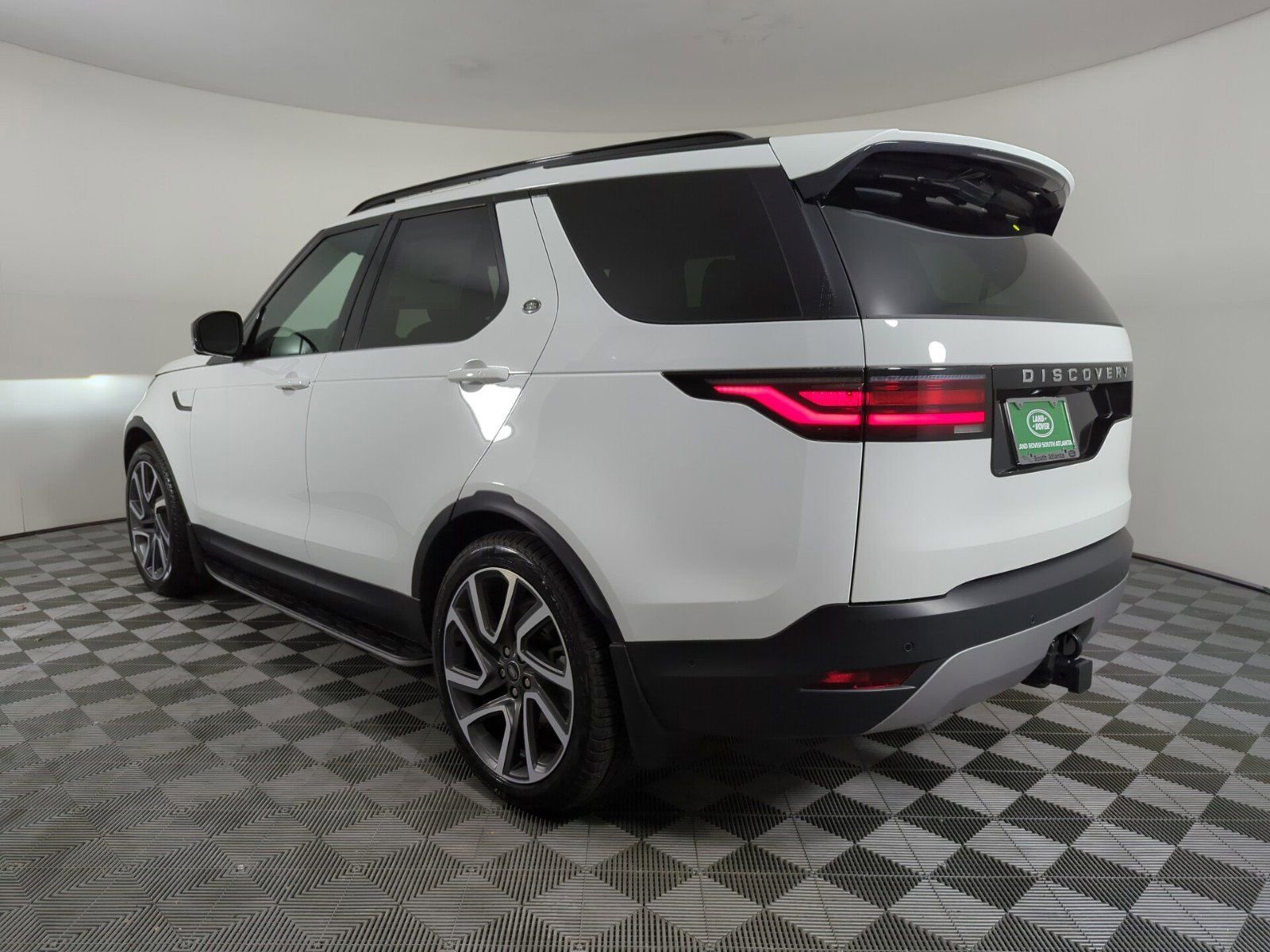 2025 Land Rover Discovery S photo 2