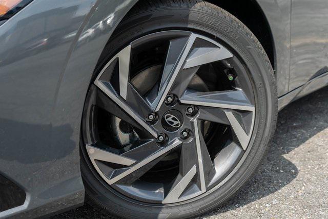 2025 Hyundai Elantra Hybrid Limited photo 2