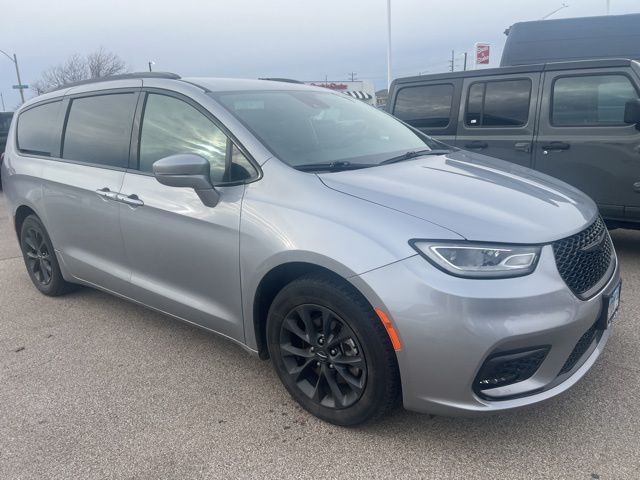 2021 Chrysler Pacifica Touring L's photo