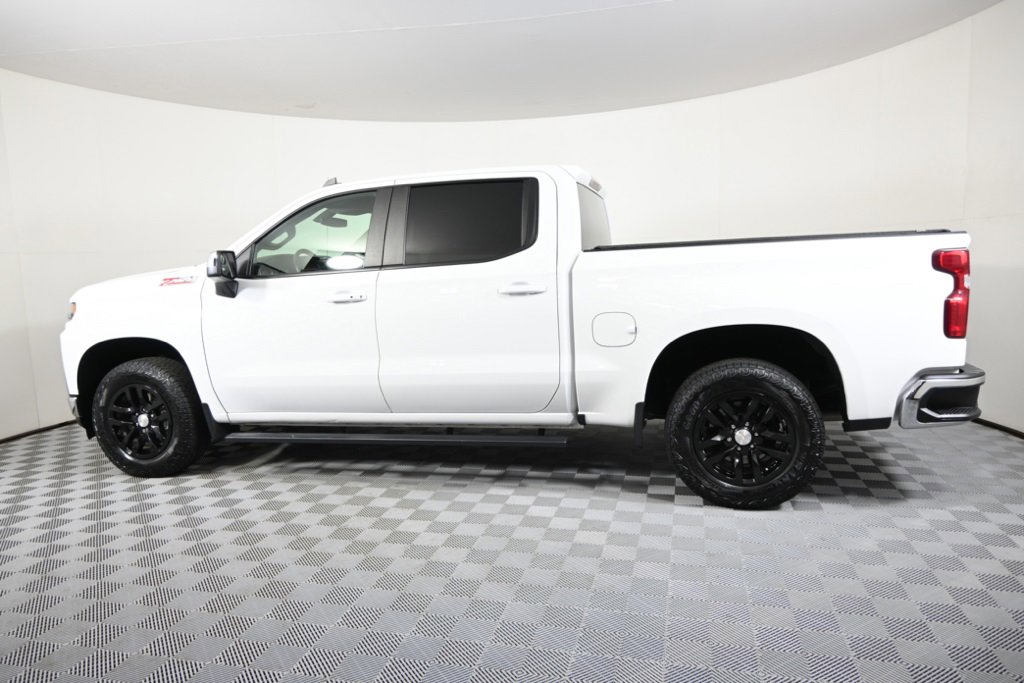 2022 Chevrolet Silverado 1500 LT photo 3