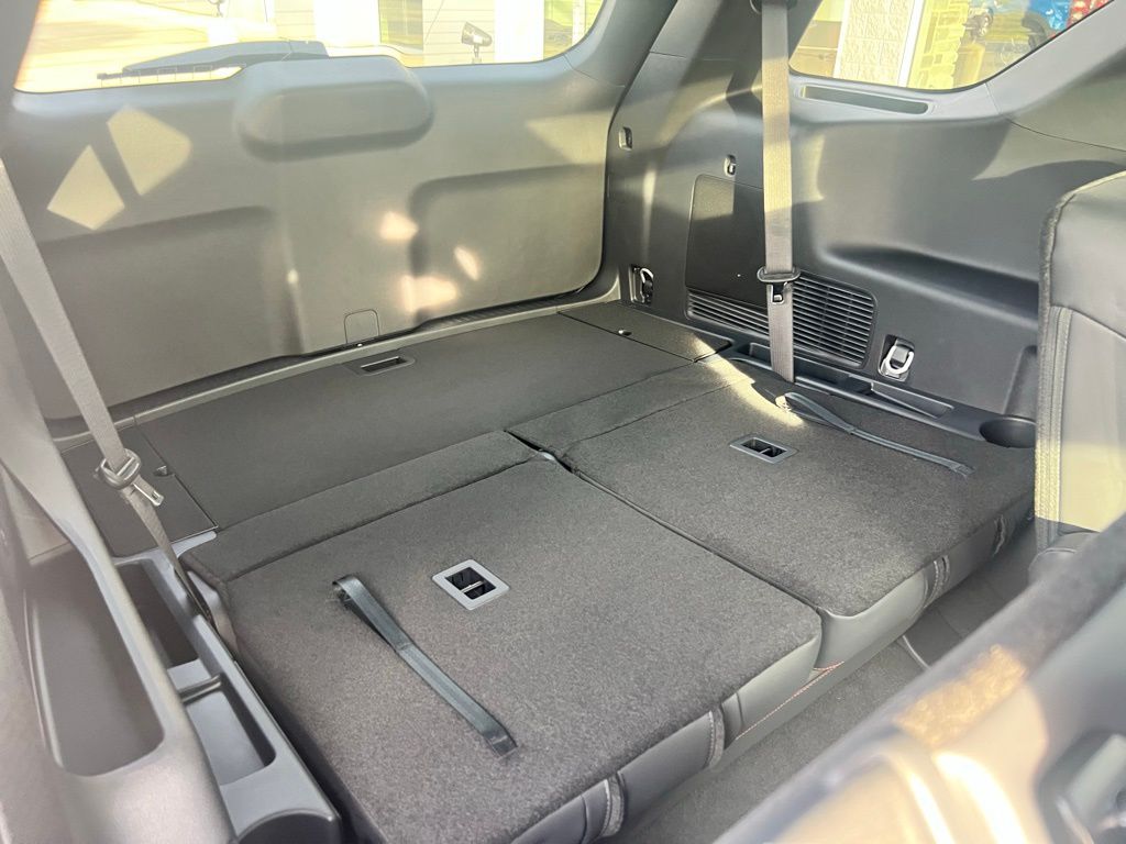 2025 Ford Explorer ST-Line photo 34