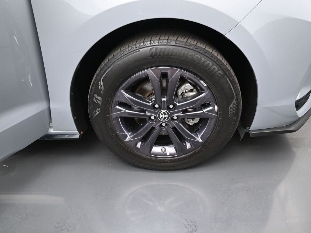 2024 Toyota Sienna XSE photo 35