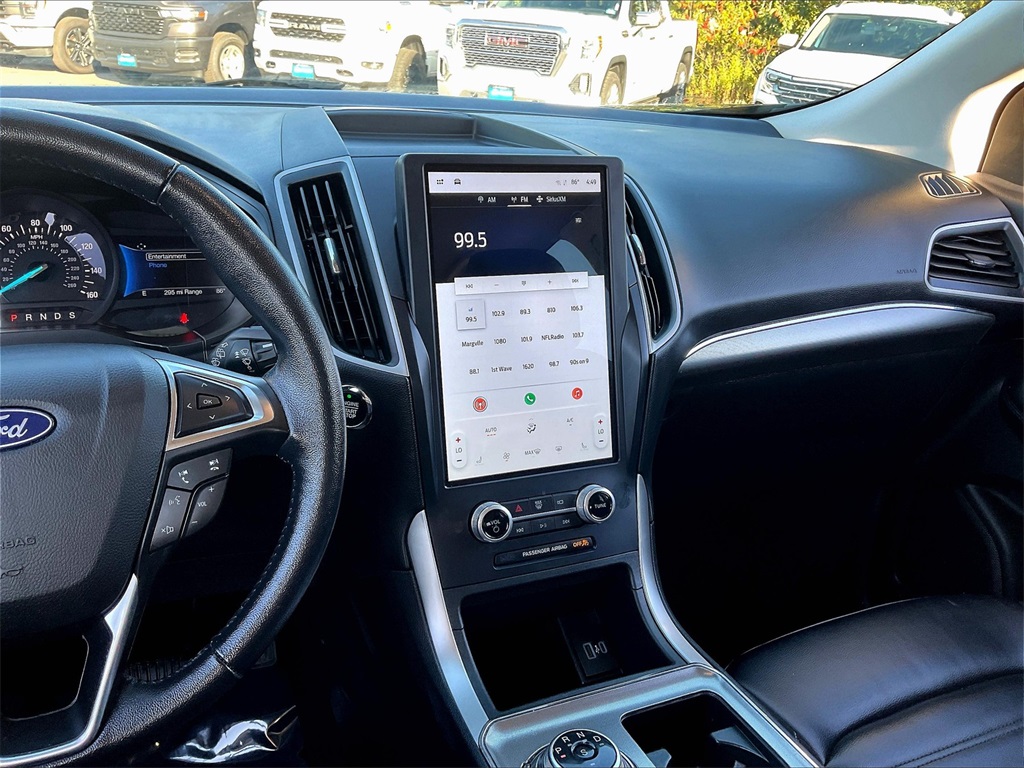 2022 Ford Edge SEL photo 17