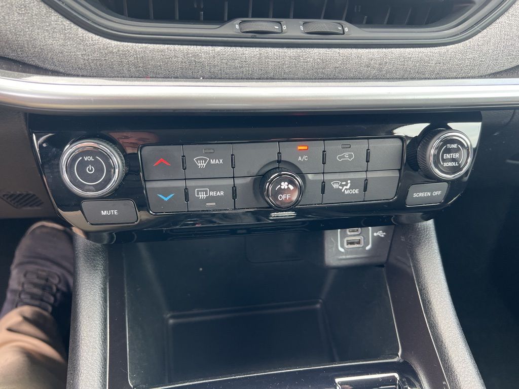 2022 Jeep Compass Latitude Lux photo 54