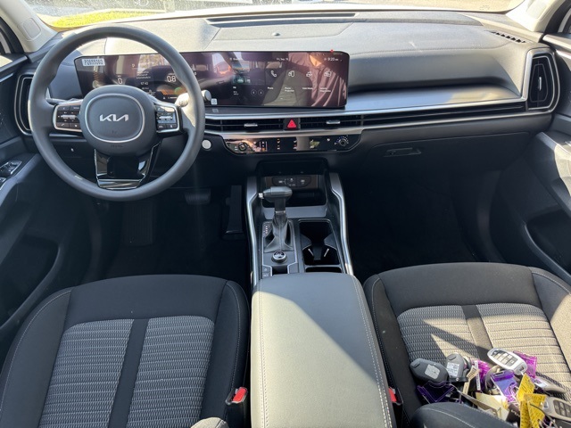 2025 Kia Sorento LX photo 13