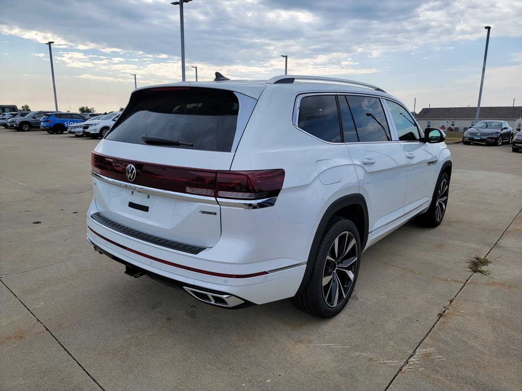 2026 Volkswagen Atlas SEL Premium R-Line photo 2