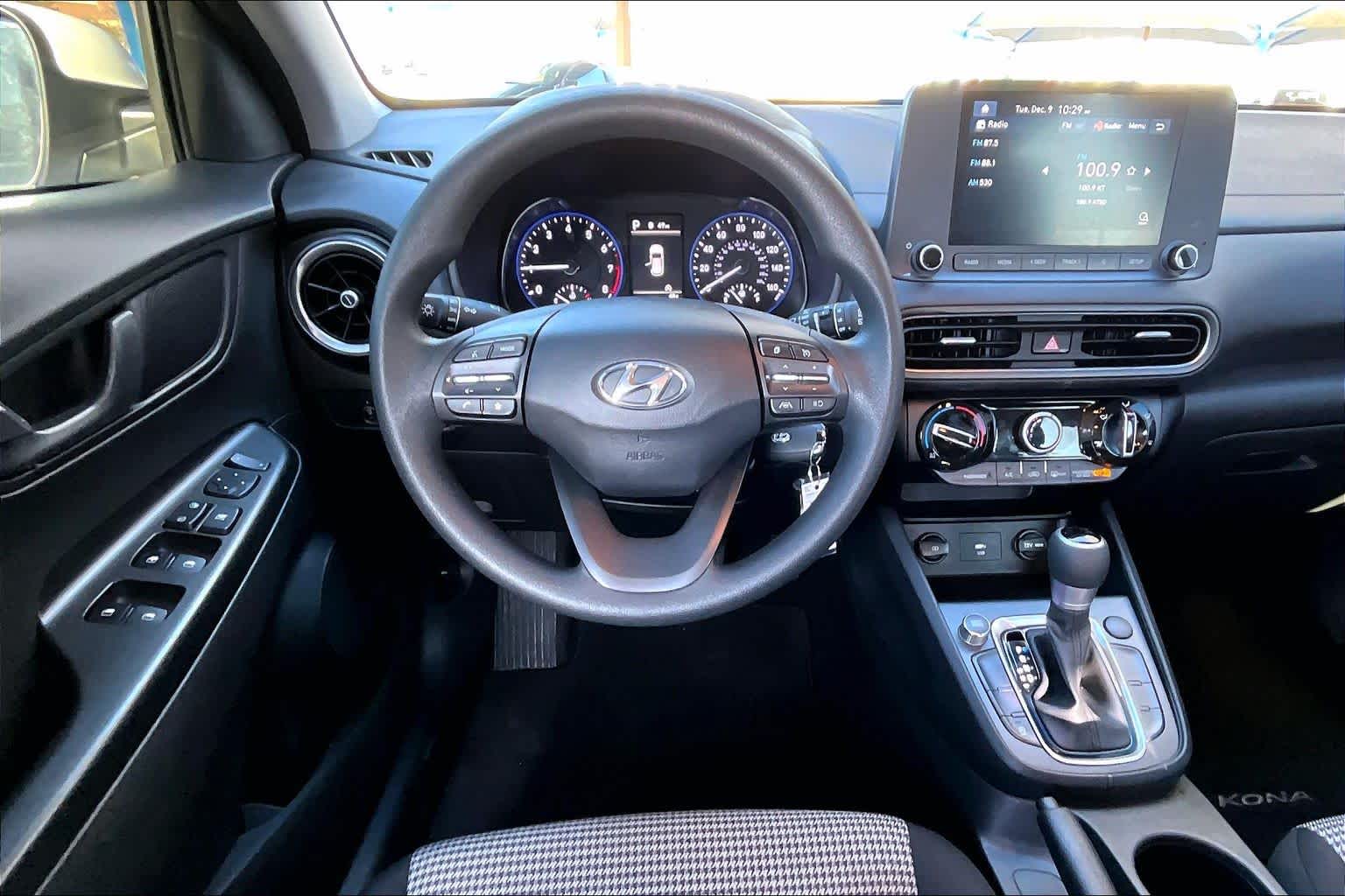 2023 Hyundai Kona SE photo 4