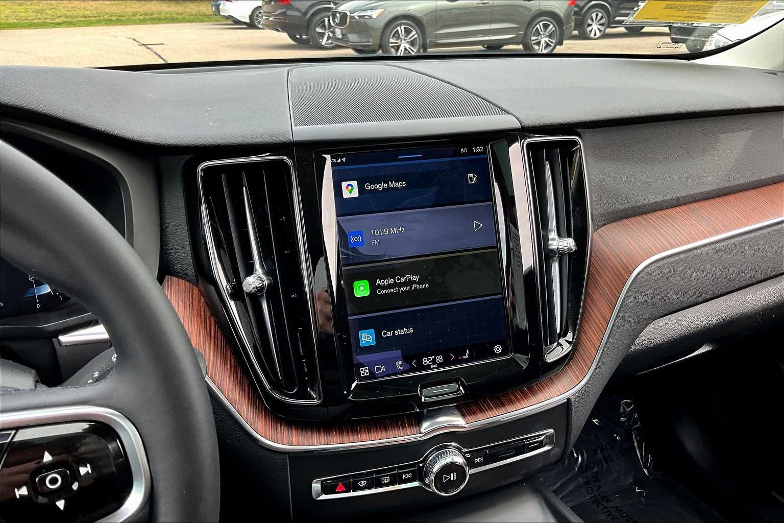 2023 Volvo XC60 Plus photo 4