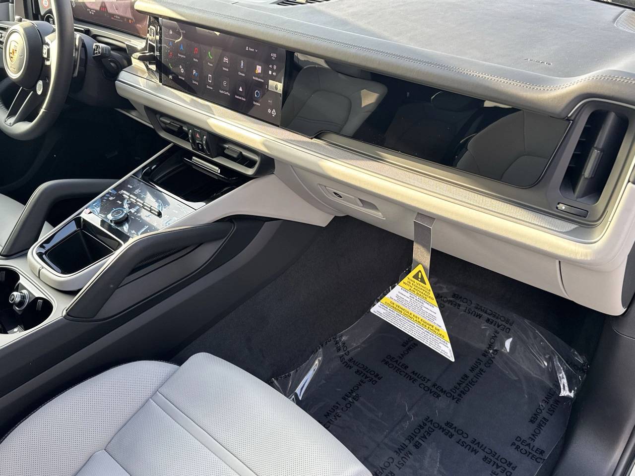 2025 Porsche Cayenne Base photo 14
