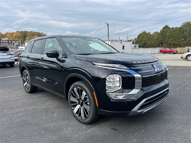 2025 Mitsubishi Outlander SE's photo