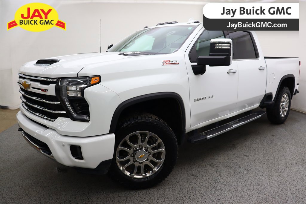 2024 Chevrolet Silverado 3500HD LTZ photo 3