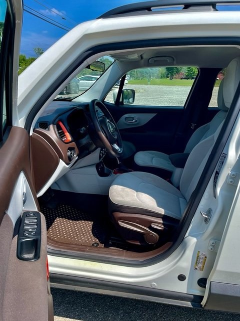 2017 Jeep Renegade Latitude North Edition photo 3