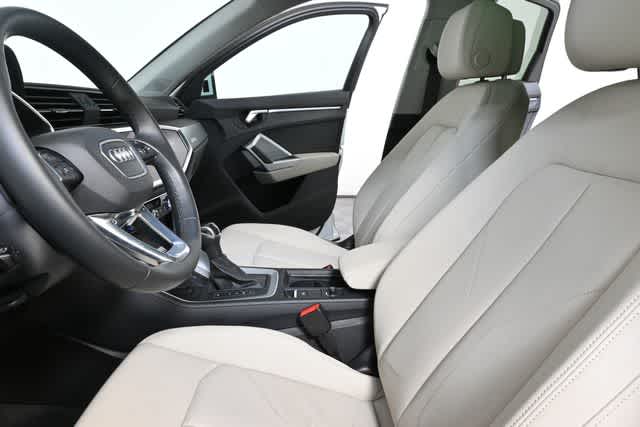 2023 Audi Q3 S line Premium Plus photo 2