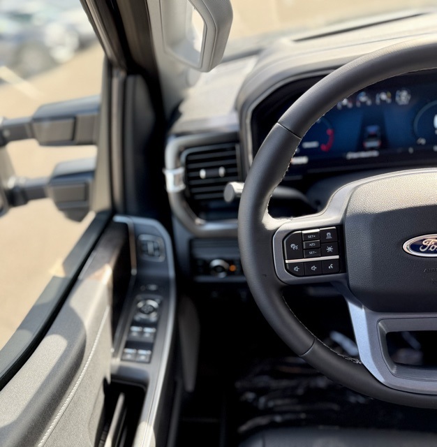 2026 Ford F-350 Lariat photo 17